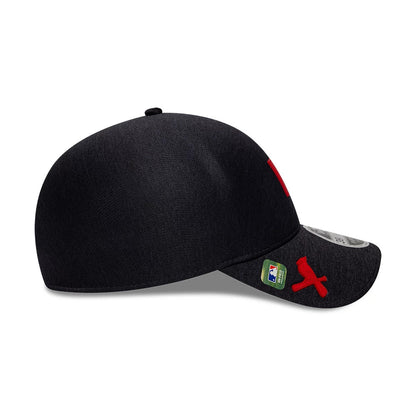 St. Louis Cardinals MLB Clubhouse Black New Era 39THIRTY Infinity Stretch Fit Cap, side view showing a red embroidered Cardinals logo on the black curved visor, with an MLB logo tag on the left side of the crown.