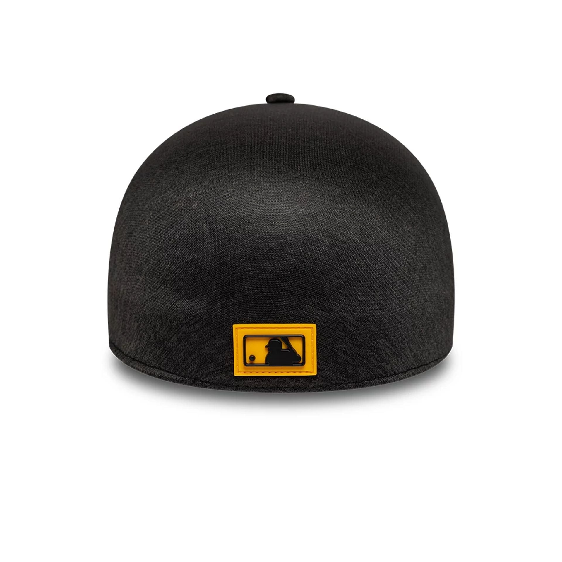Pictured is this MLB Clubhouse Pittsburgh Pirates 39THIRTY Infinity Stretch Fit cap in black. 4