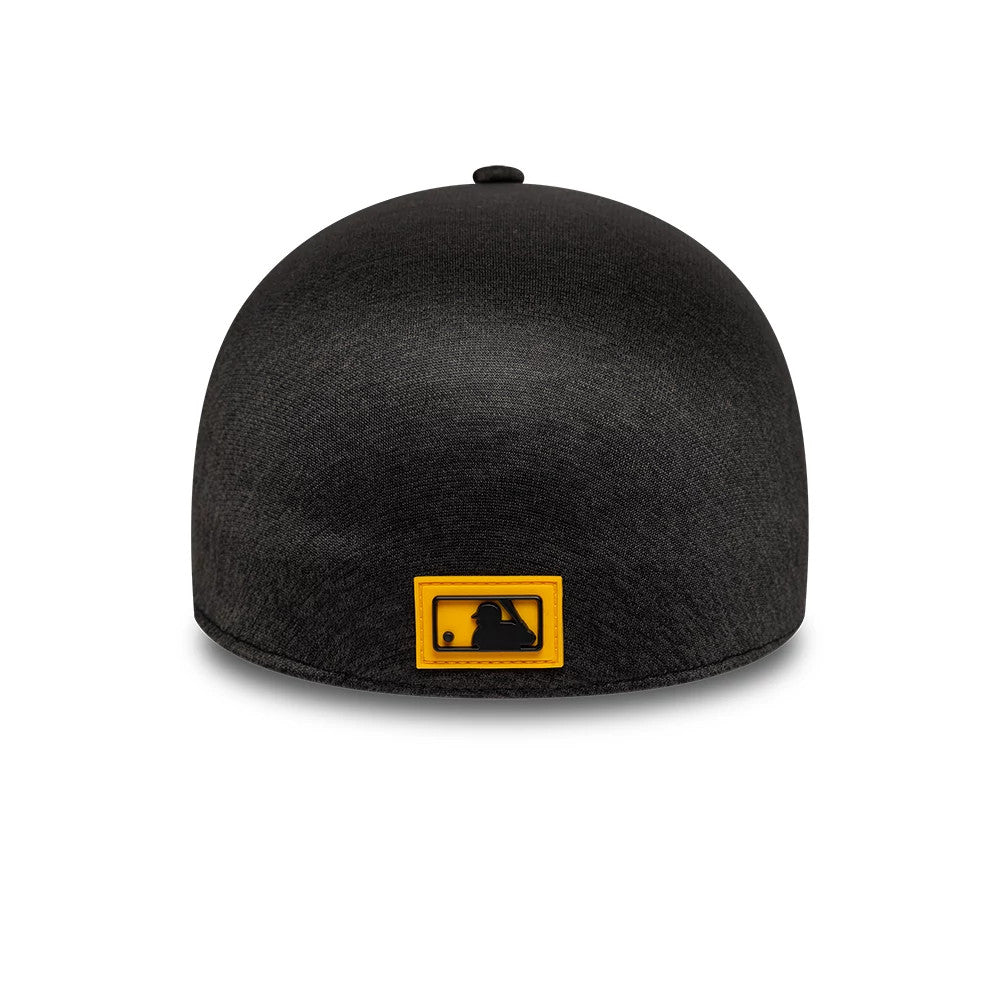 Pictured is this MLB Clubhouse Pittsburgh Pirates 39THIRTY Infinity Stretch Fit cap in black. 4
