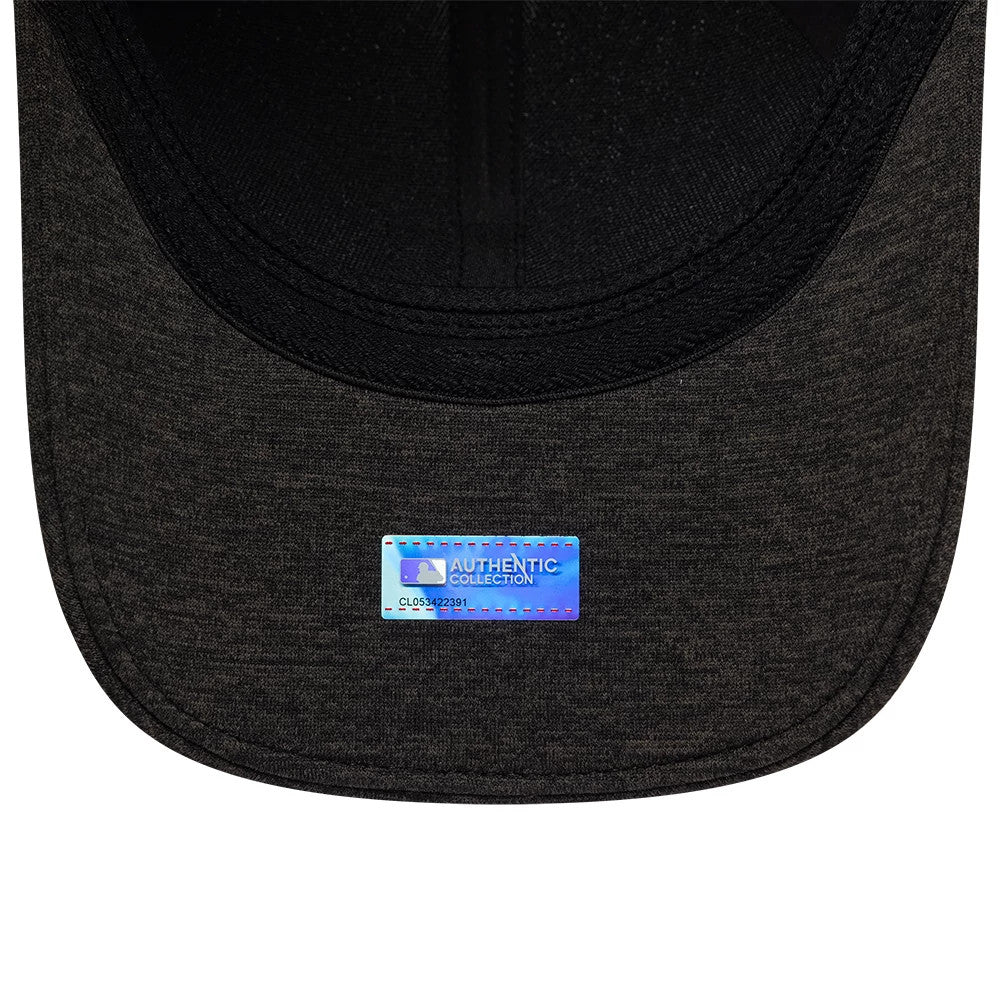 Pittsburgh Pirates MLB Clubhouse Black New Era 39THIRTY Infinity Stretch Fit Cap, inside view showing black sweatband and taping along with a blue Authentic Collection holographic sticker on the underside of the black curved visor.