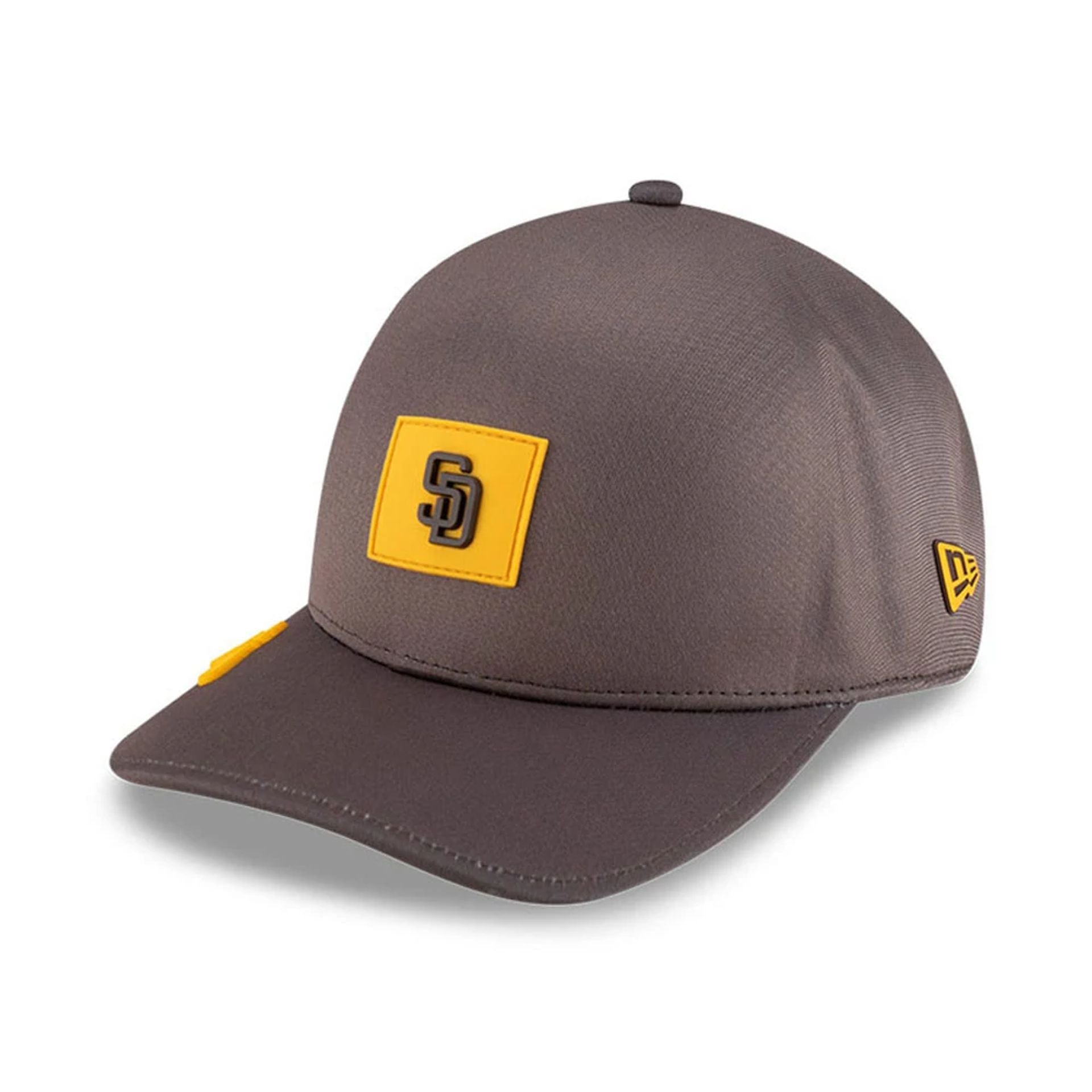 Pictured is this MLB Clubhouse San Diego Padres 39THIRTY Infinity Stretch Fit cap in dark brown. 3