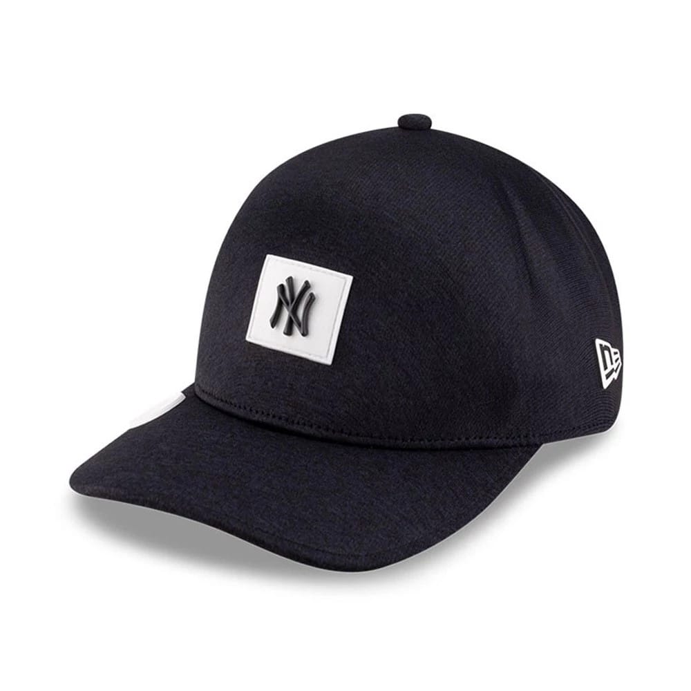 Pictured is this MLB Clubhouse New York Yankees 39THIRTY Infinity Stretch Fit cap in navy. 3