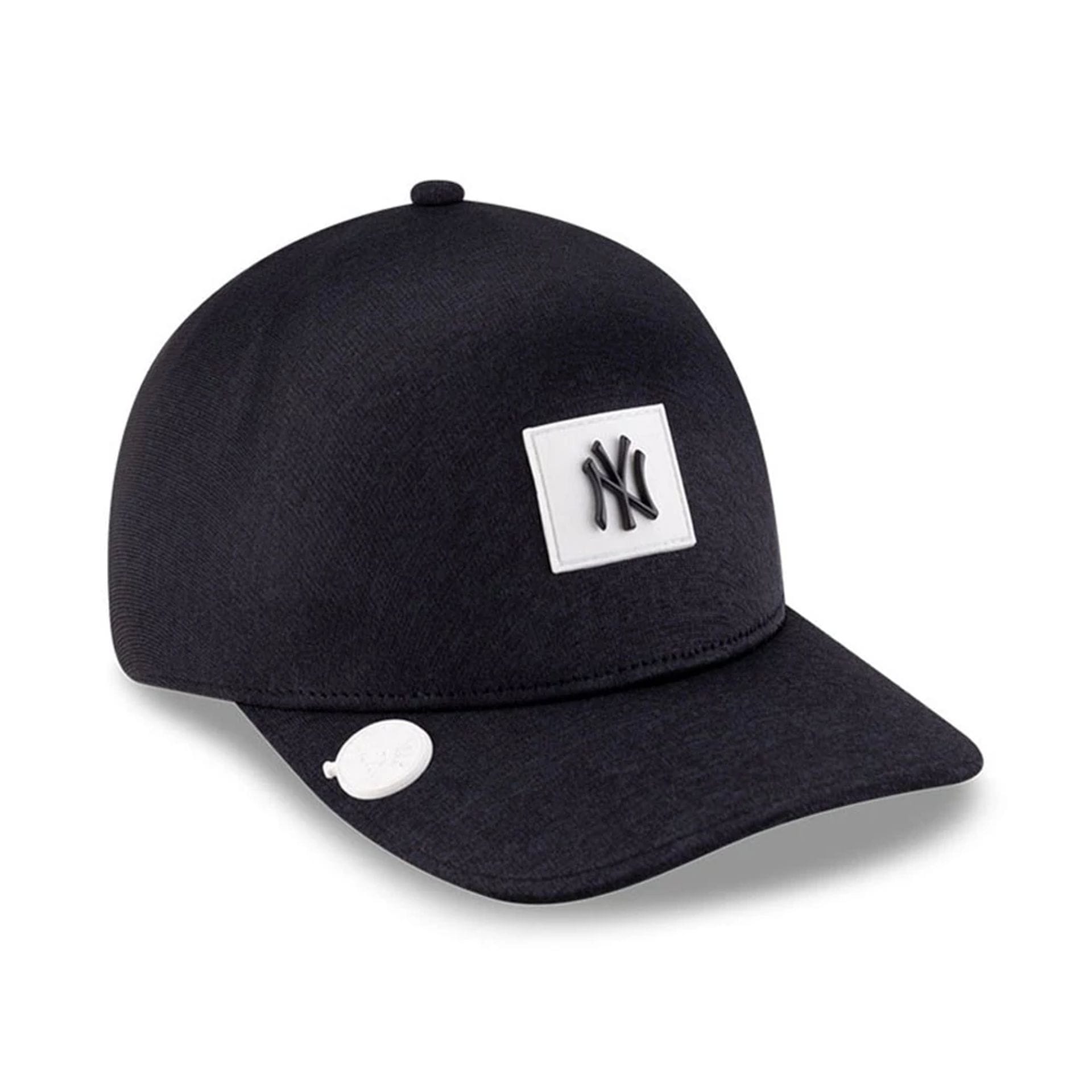 Pictured is this MLB Clubhouse New York Yankees 39THIRTY Infinity Stretch Fit cap in navy. 1