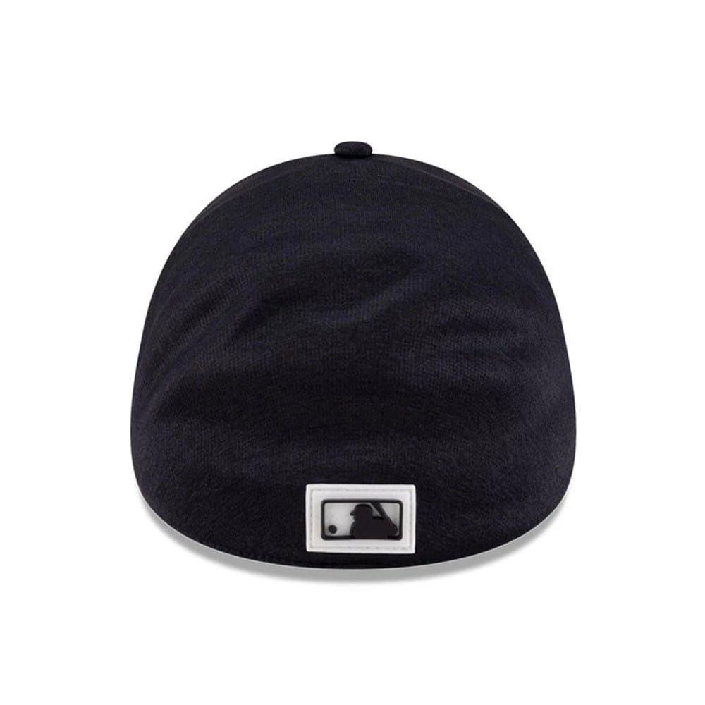 Pictured is this MLB Clubhouse New York Yankees 39THIRTY Infinity Stretch Fit cap in navy. 4