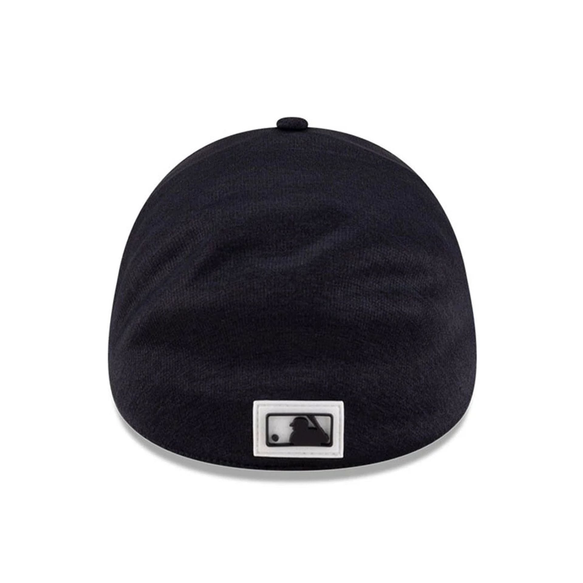 Pictured is this MLB Clubhouse New York Yankees 39THIRTY Infinity Stretch Fit cap in navy. 4