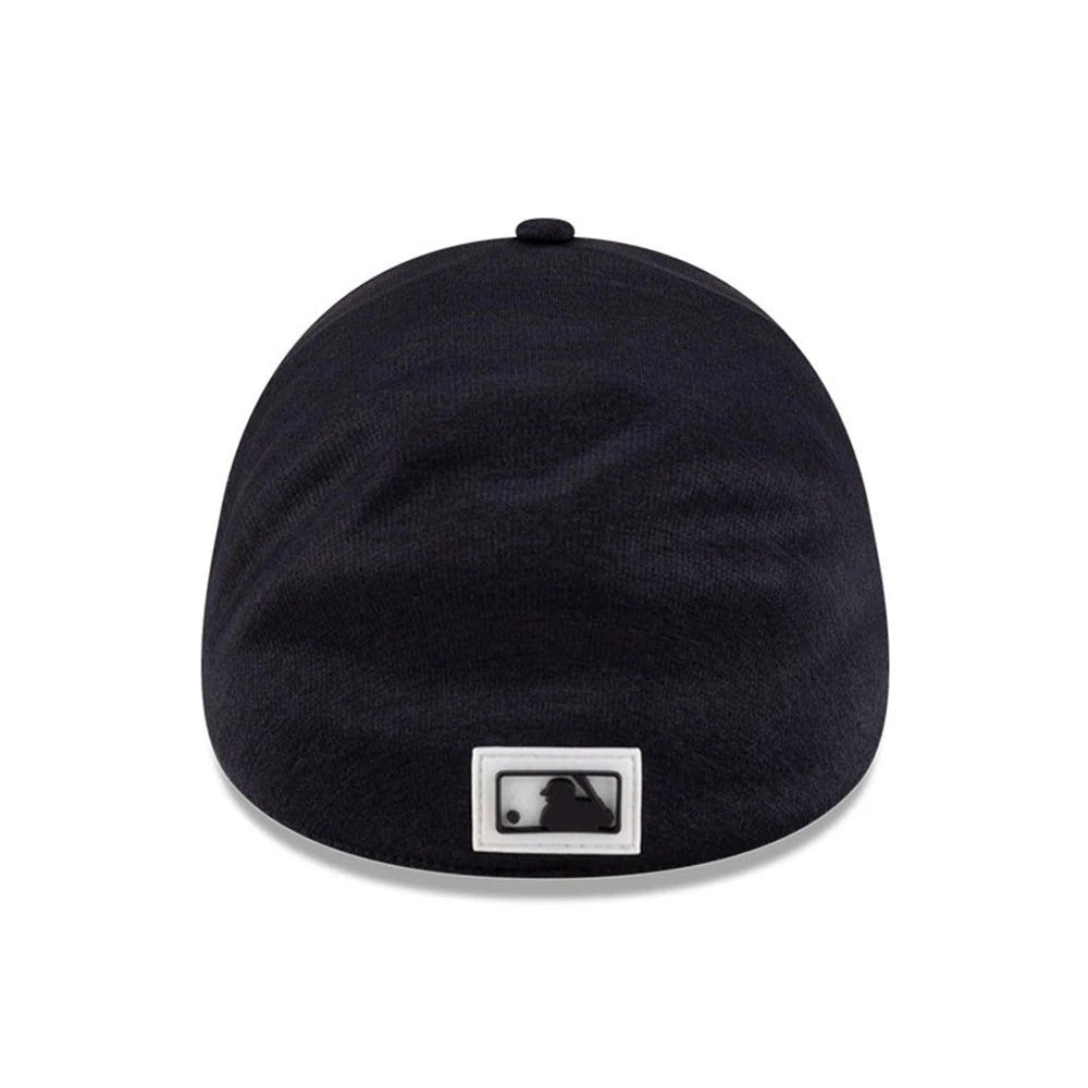 Pictured is this MLB Clubhouse New York Yankees 39THIRTY Infinity Stretch Fit cap in navy. 4