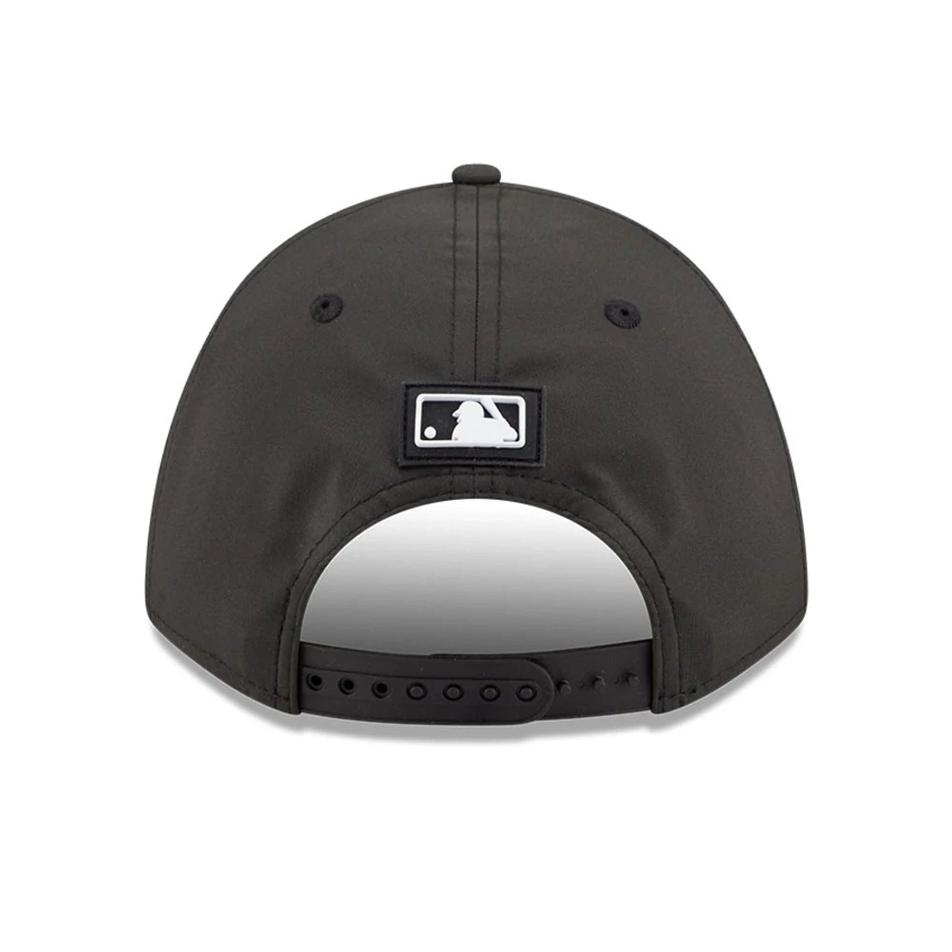 Pictured is this MLB Clubhouse Chicago White Sox 9FORTY M-Crown A-Frame cap in black. 4