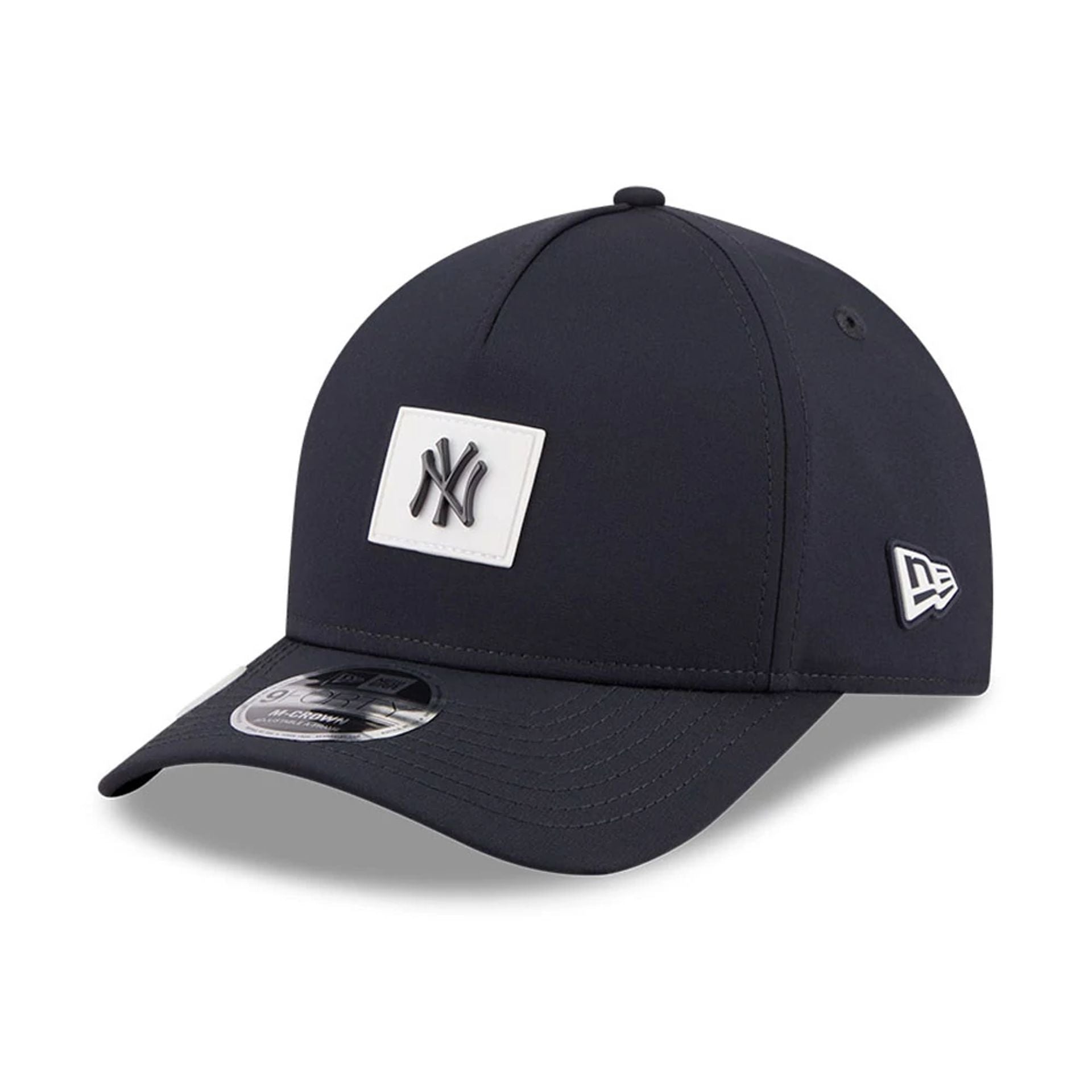 Pictured is this MLB Clubhouse New York Yankees 9FORTY M-Crown A-Frame cap in navy. 3