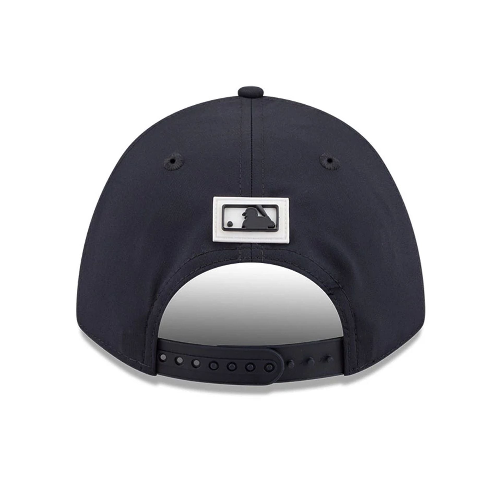 Pictured is this MLB Clubhouse New York Yankees 9FORTY M-Crown A-Frame cap in navy. 4