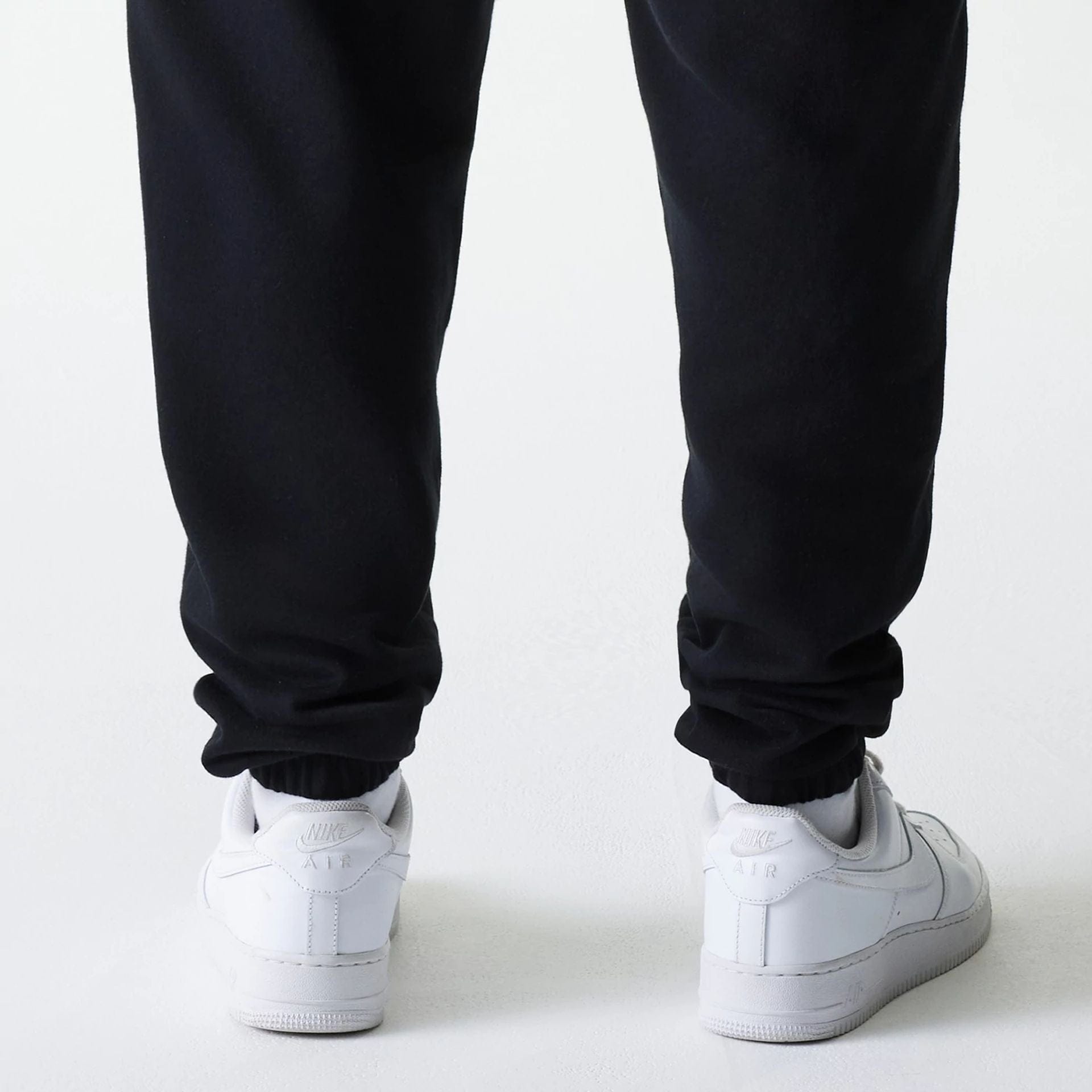 The model is wearing this New Era Cargo Joggers in black. 6