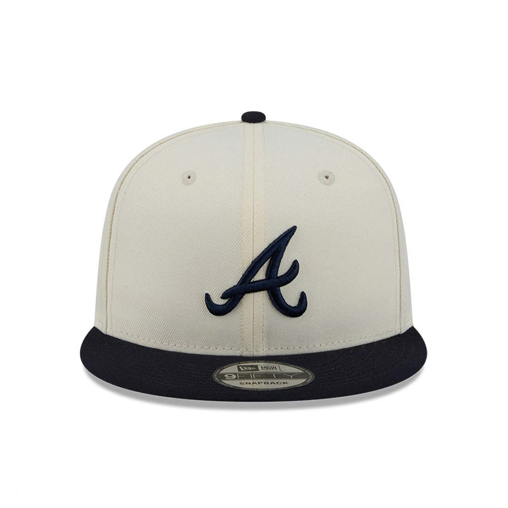 Atlanta Braves MLB Localized White New Era 9FIFTY Snapback Adjustable Cap, front view showing the navy embroidered A logo on the structured white crown, complemented by a contrasting black flat visor and a 9FIFTY size sticker.