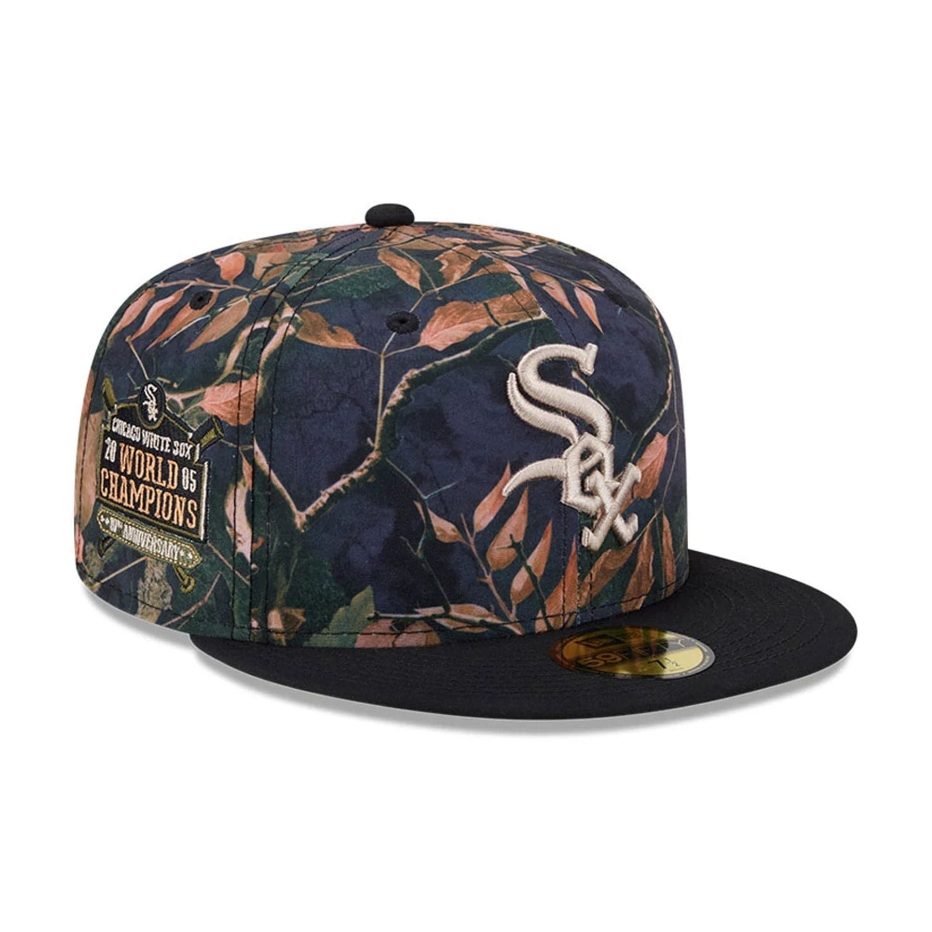 Pictured is this MLB Leaves Chicago White Sox 59FIFTY Fitted cap in black. 1