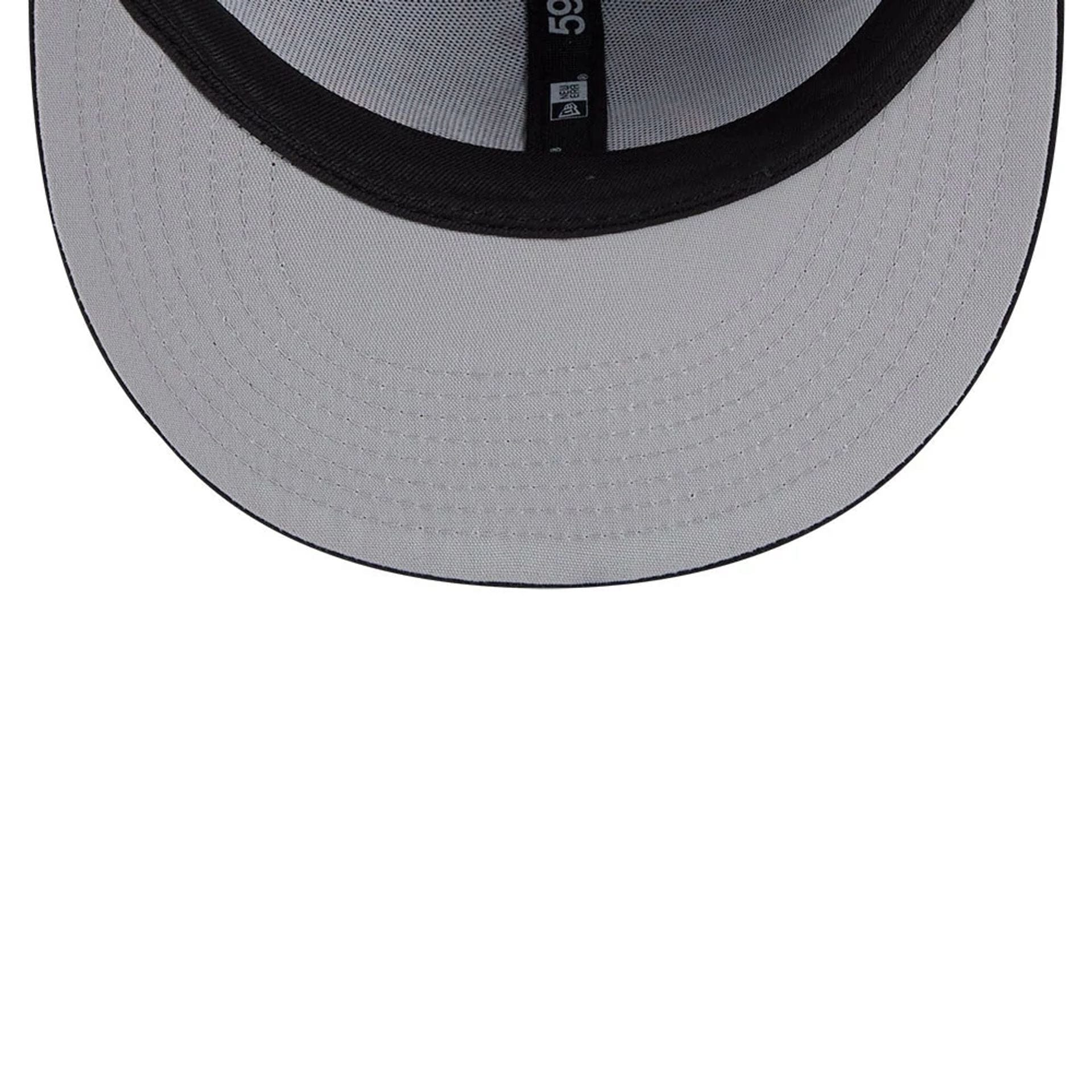 Pictured is this MLB Leaves Chicago White Sox 59FIFTY Fitted cap in black. 2