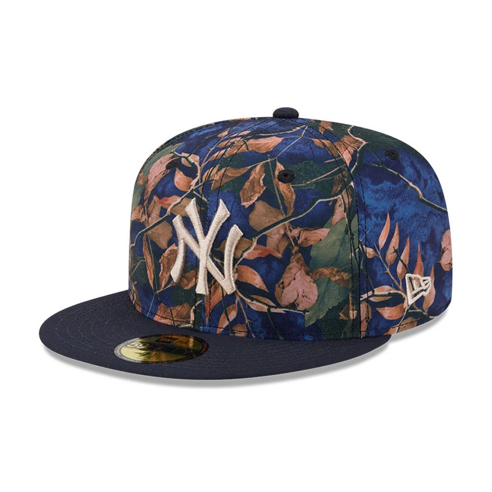 Pictured is this MLB Leaves New York Yankees 59FIFTY Fitted cap in navy. 4