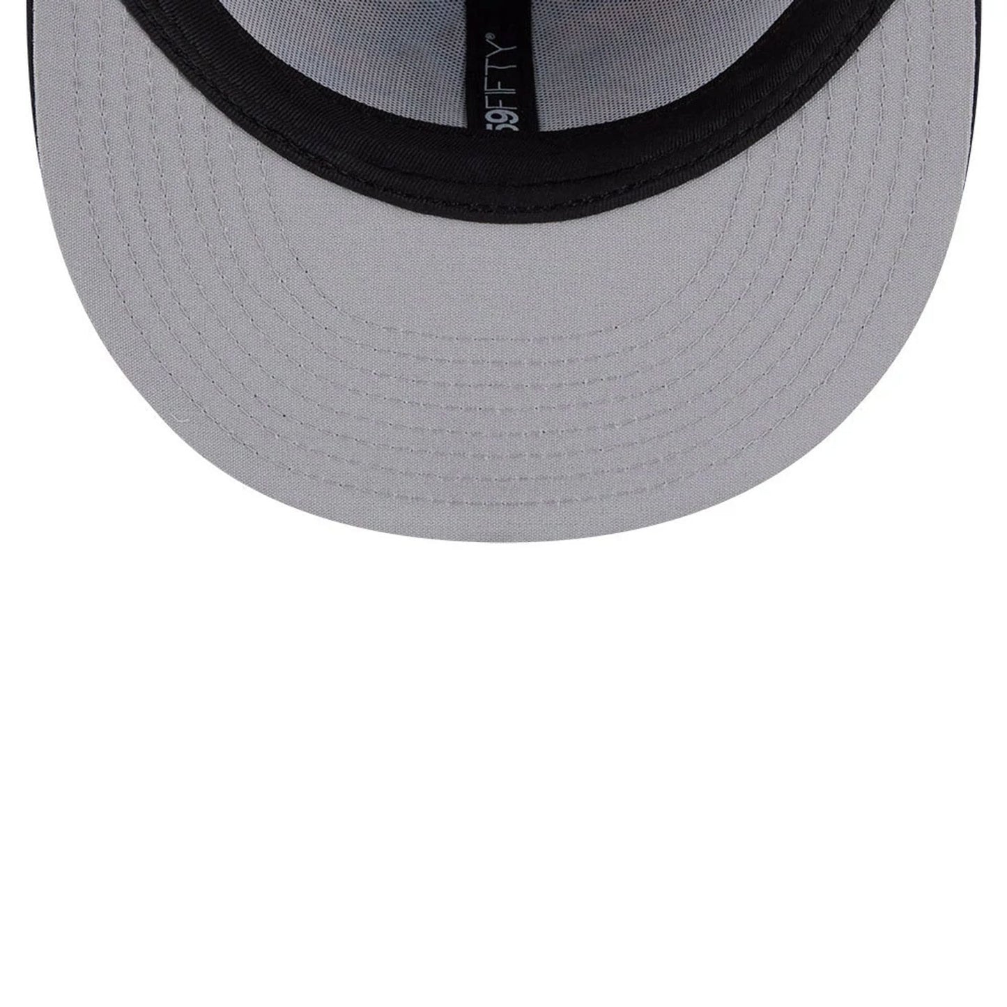 Pictured is this MLB Leaves New York Yankees 59FIFTY Fitted cap in navy. 2