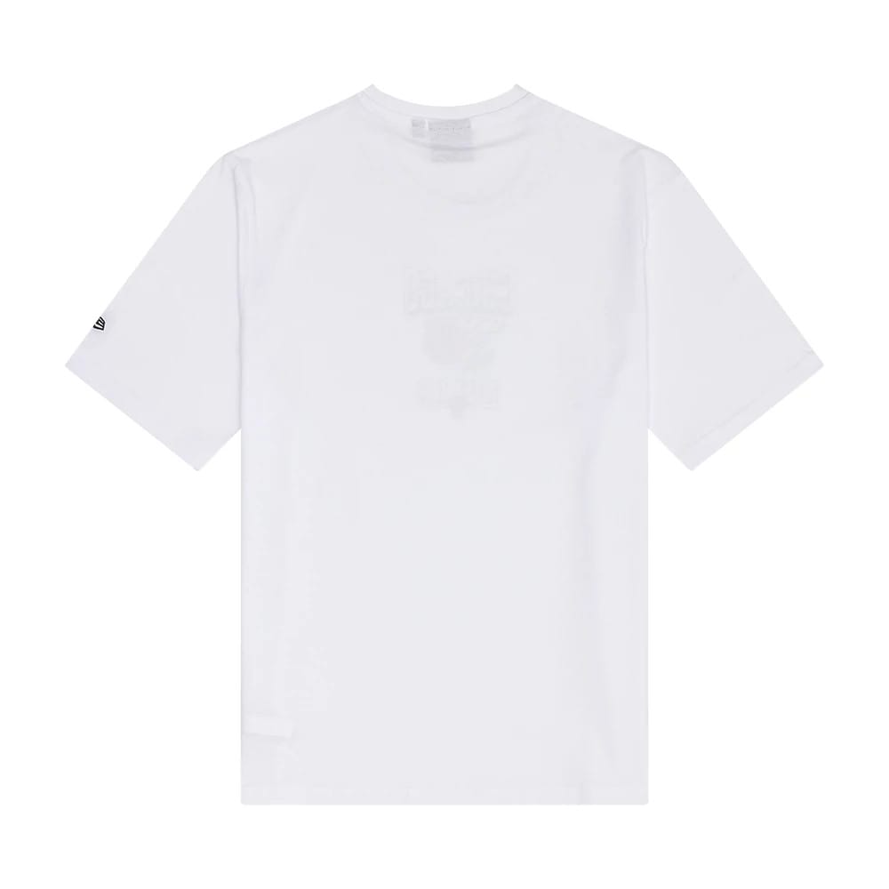 The Male model is wearing Chicago Bulls NBA Graphic White T-Shirt 2