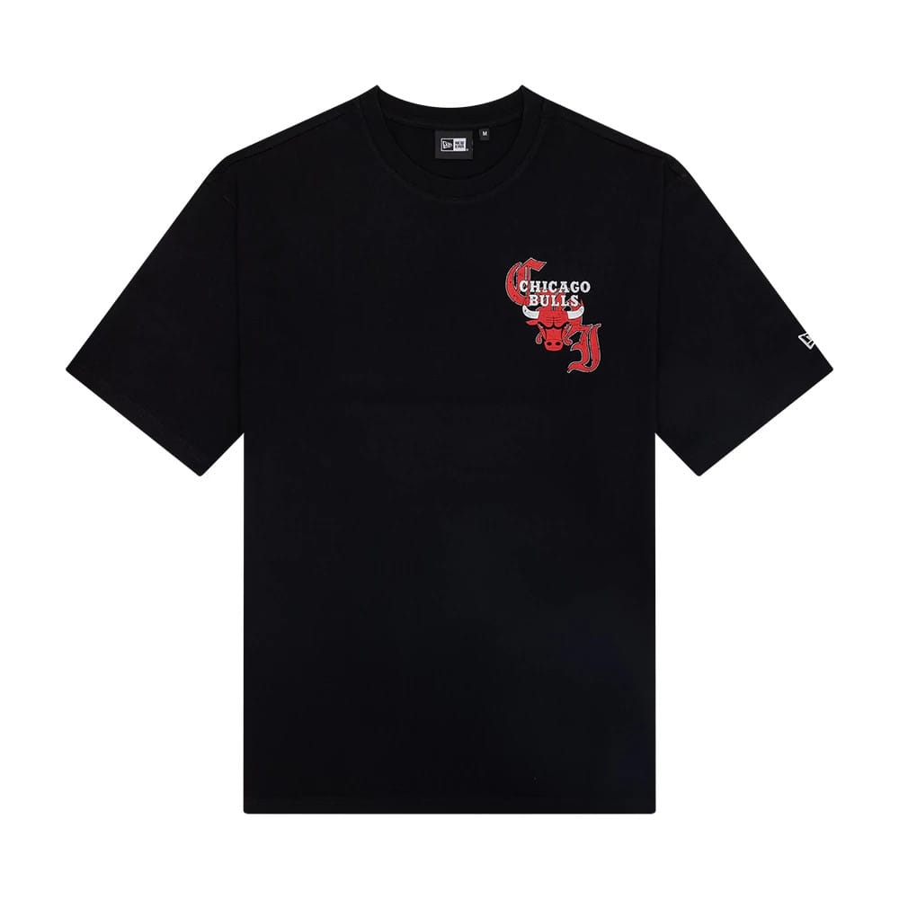 The Male model is wearing Chicago Bulls NBA Font Graphic Black Oversized T-Shirt 1