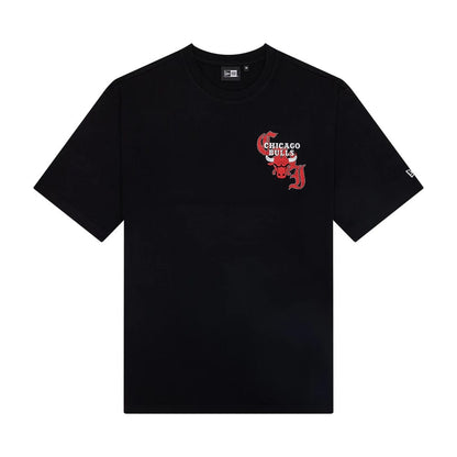 The Male model is wearing Chicago Bulls NBA Font Graphic Black Oversized T-Shirt 1