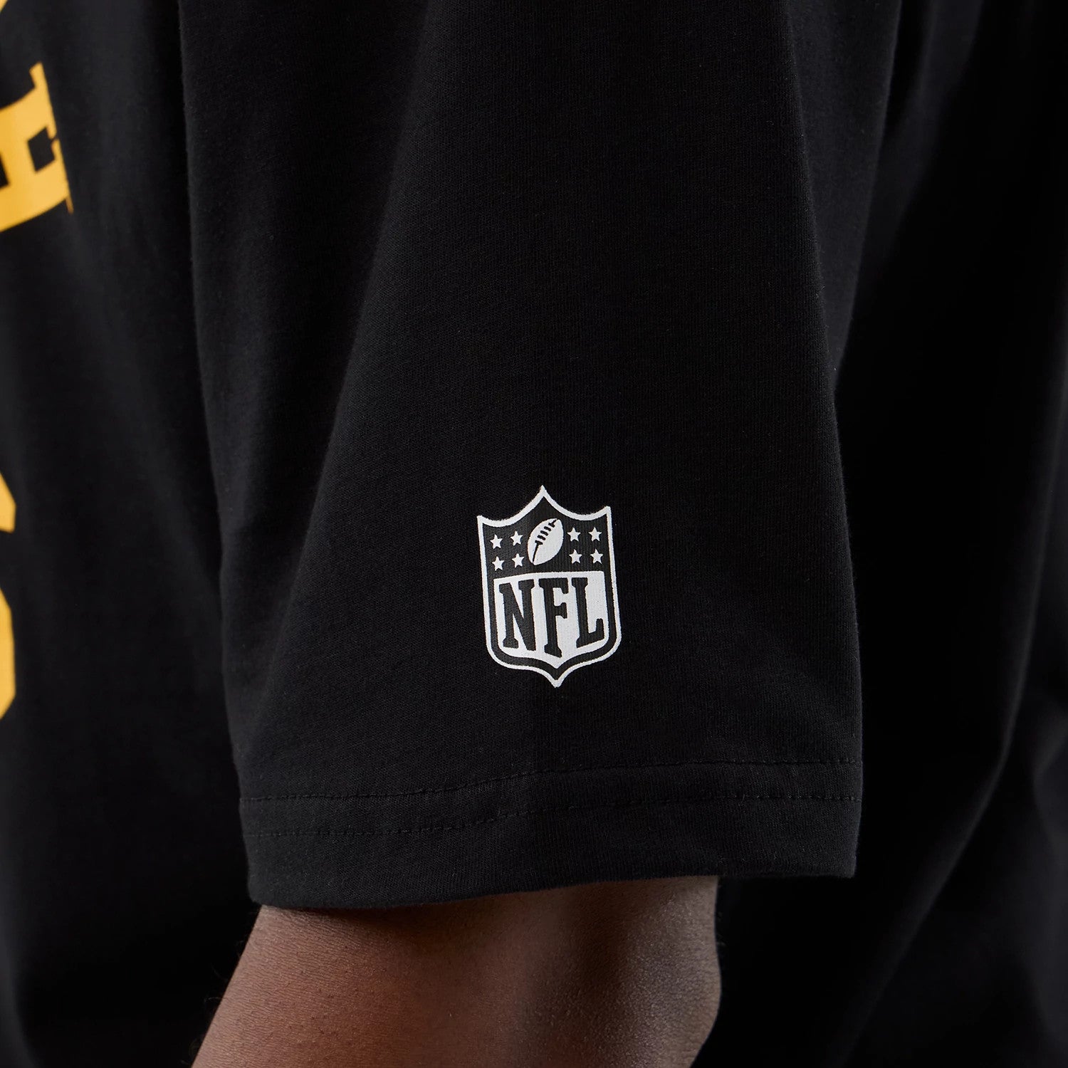 The Male model is wearing Pittsburgh Steelers NFL International Series Games Black Oversized T-Shirt 5