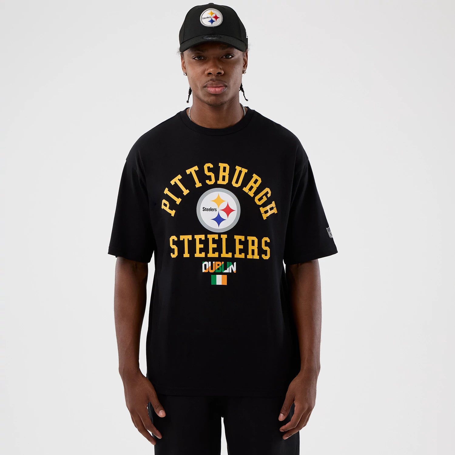The Male model is wearing Pittsburgh Steelers NFL International Series Games Black Oversized T-Shirt 1
