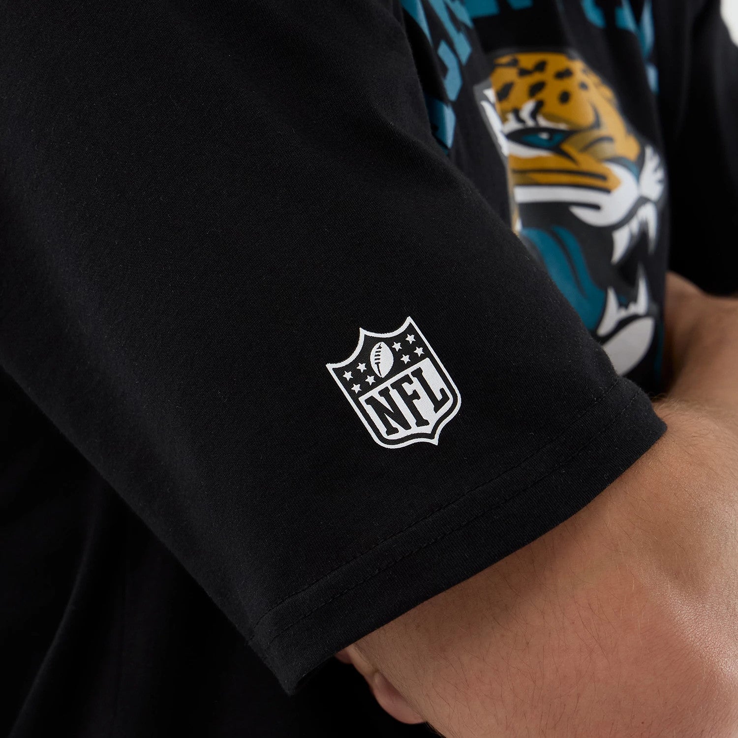 The Male model is wearing Jacksonville Jaguars NFL International Series Games London Black Oversized T-Shirt 5
