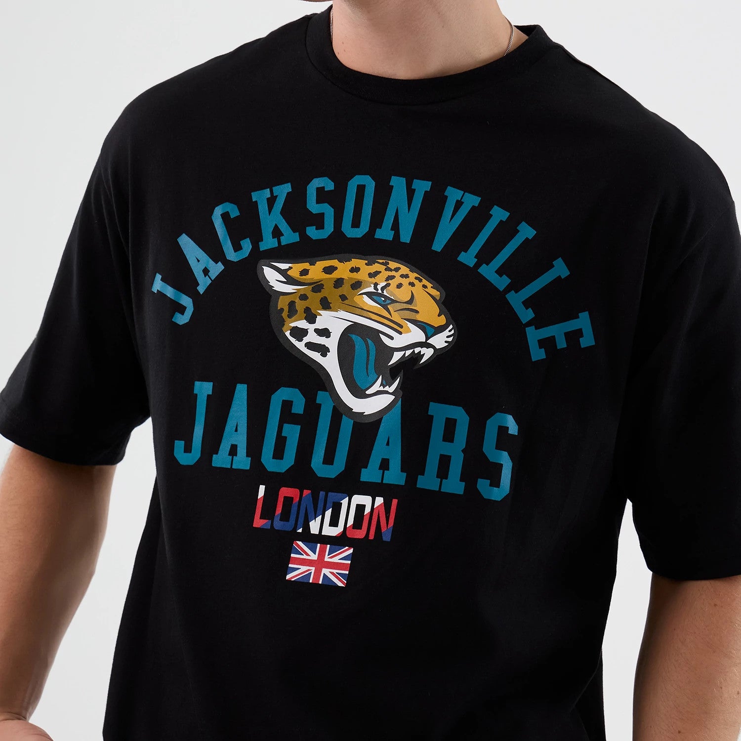 The Male model is wearing Jacksonville Jaguars NFL International Series Games London Black Oversized T-Shirt 3