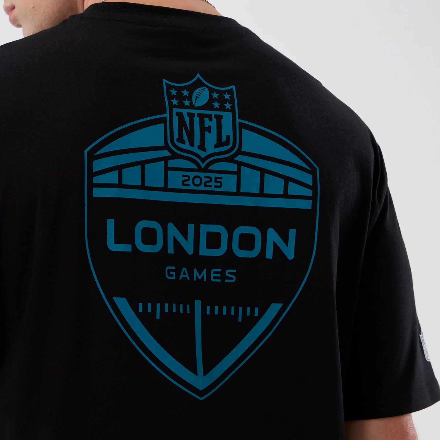 The Male model is wearing Jacksonville Jaguars NFL International Series Games London Black Oversized T-Shirt 4