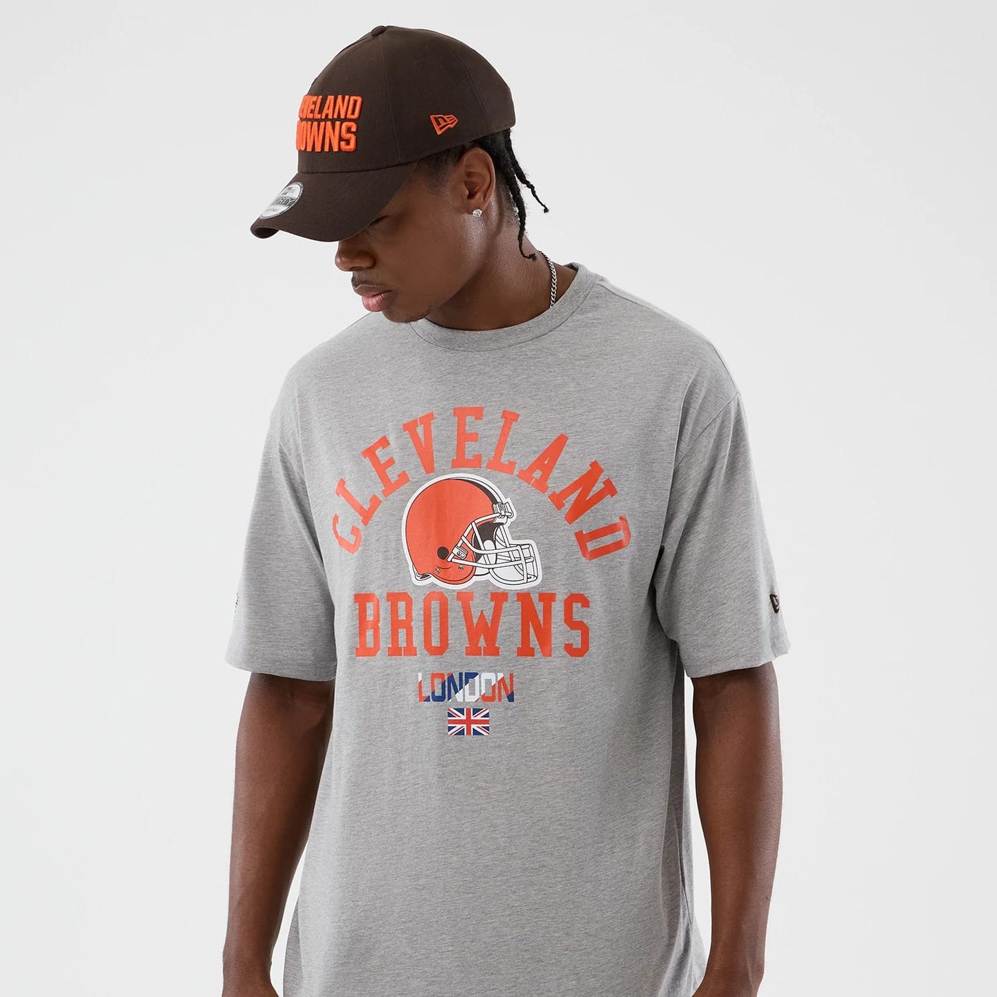 The Male model is wearing Cleveland Browns NFL International Series Games Grey Oversized T-Shirt 5