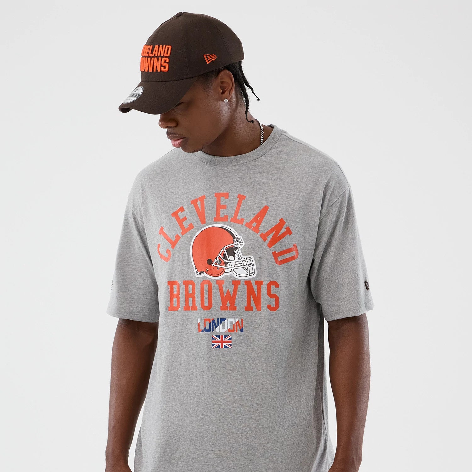 The Male model is wearing Cleveland Browns NFL International Series Games Grey Oversized T-Shirt 5