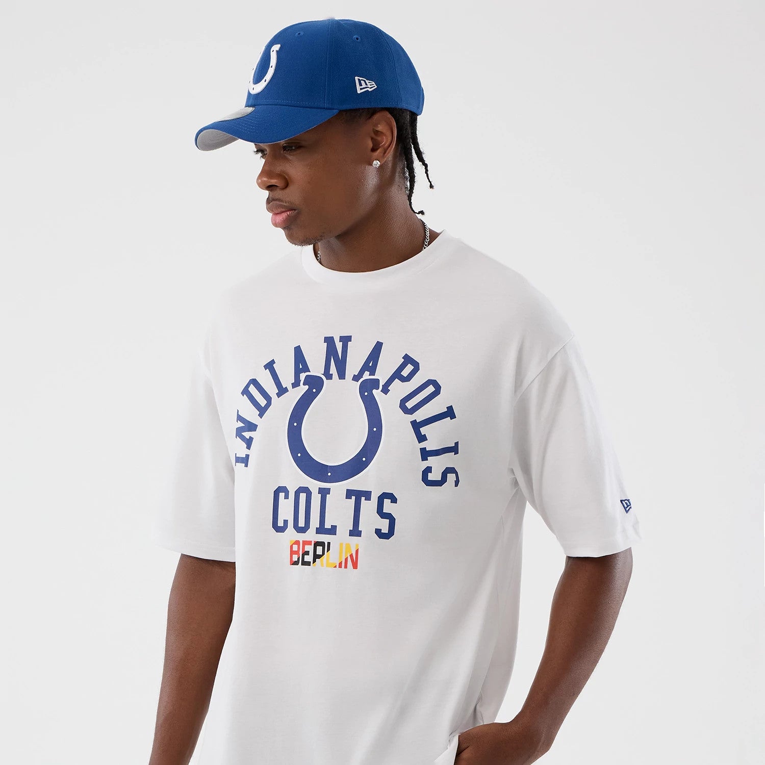 The Male model is wearing Indianapolis Colts NFL International Series Games White Oversized T-Shirt 6