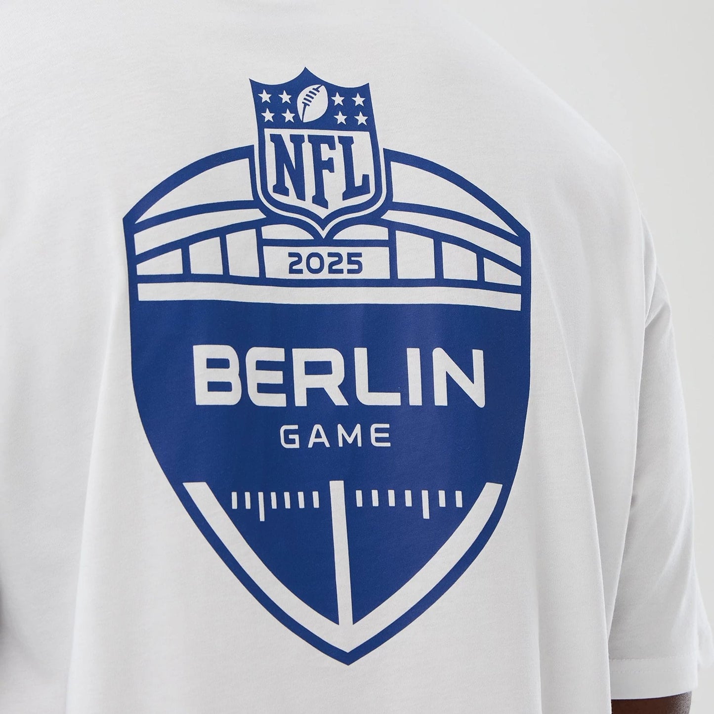 The Male model is wearing Indianapolis Colts NFL International Series Games White Oversized T-Shirt 4