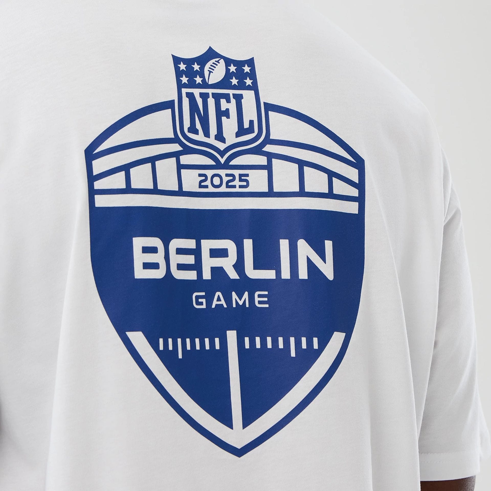 The Male model is wearing Indianapolis Colts NFL International Series Games White Oversized T-Shirt 4