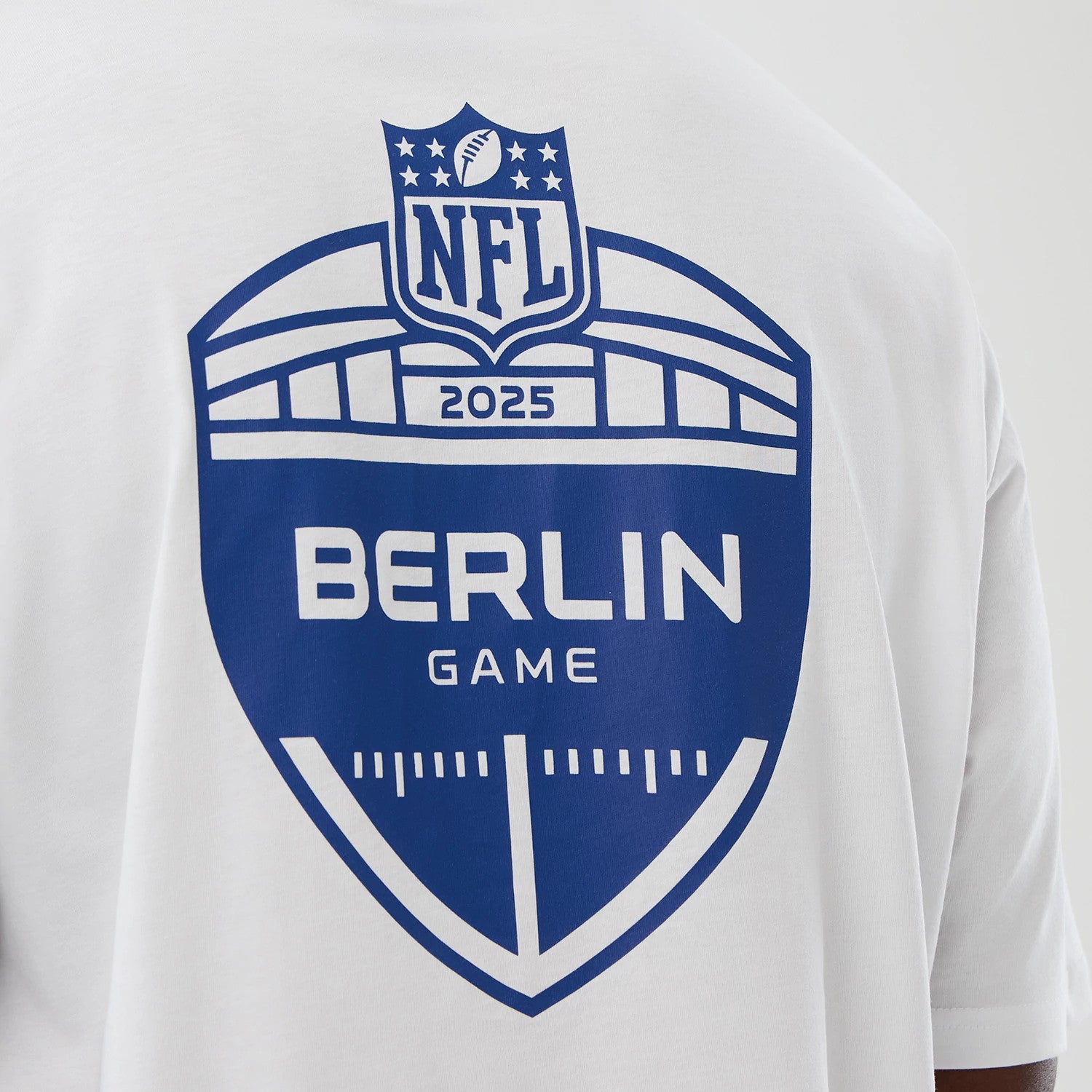 The Male model is wearing Indianapolis Colts NFL International Series Games White Oversized T-Shirt 4
