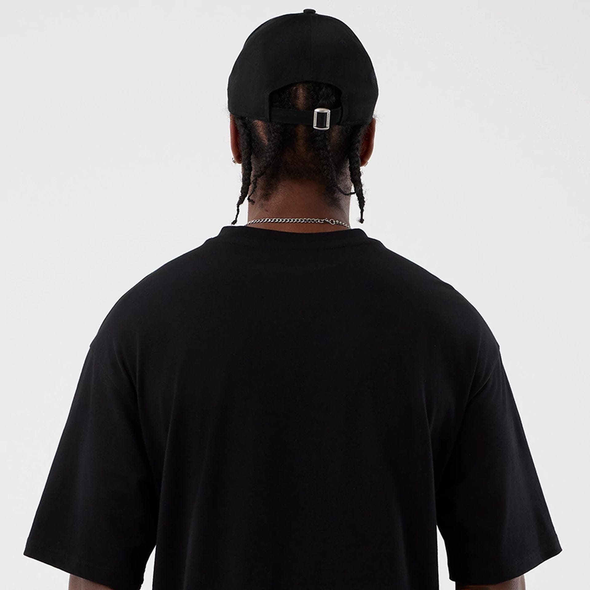 The Male model is wearing Berlin NFL International Series Games Black Oversized T-Shirt  7