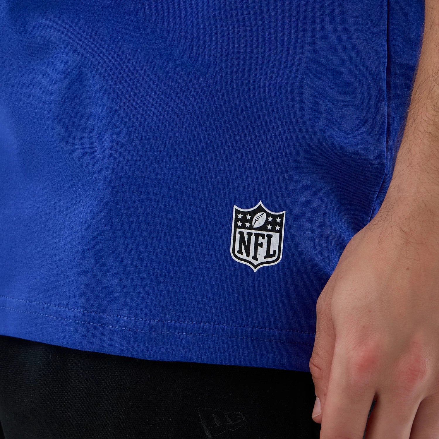 The Male model is wearing Pittsburgh Steelers NFL International Series Games Blue Oversized T-Shirt 5