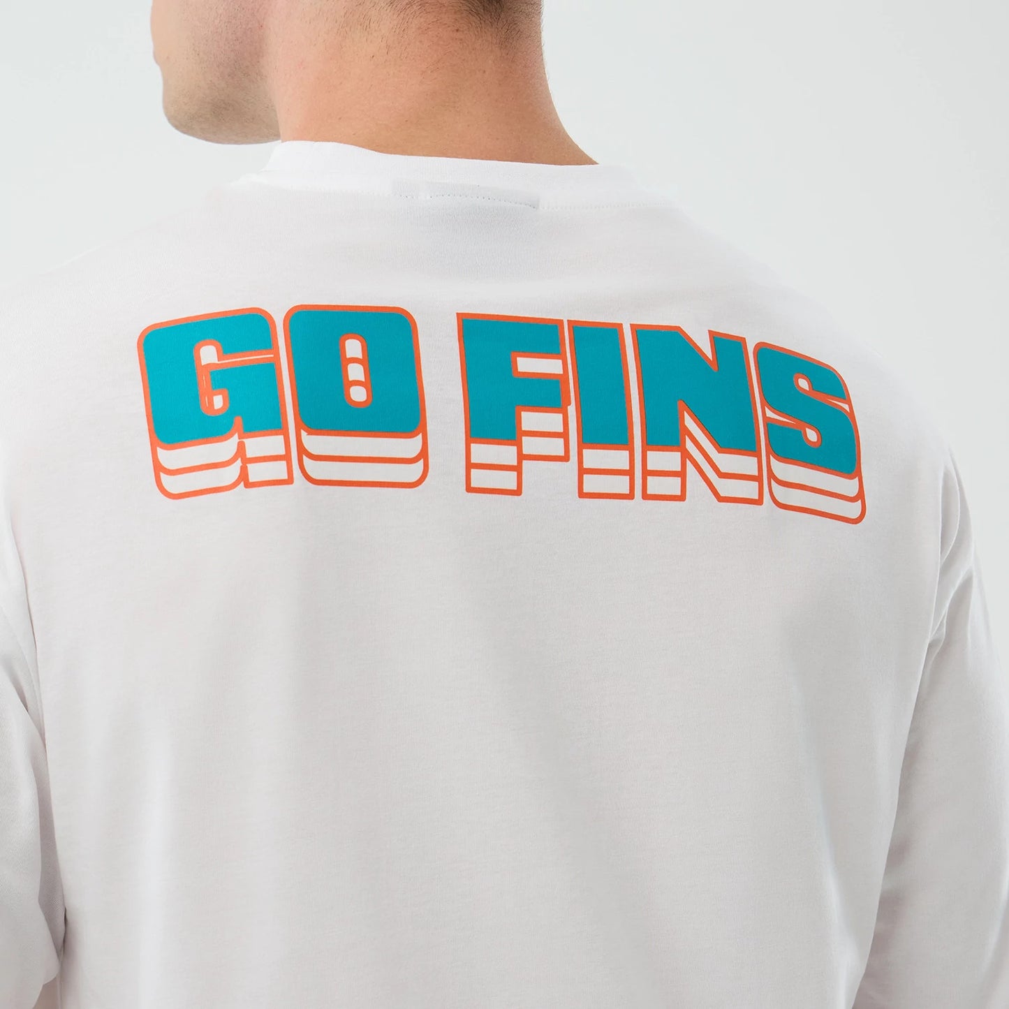 The Male model is wearing a Miami Dolphins NFL International Series Games Madrid White Oversized T-Shirt 7