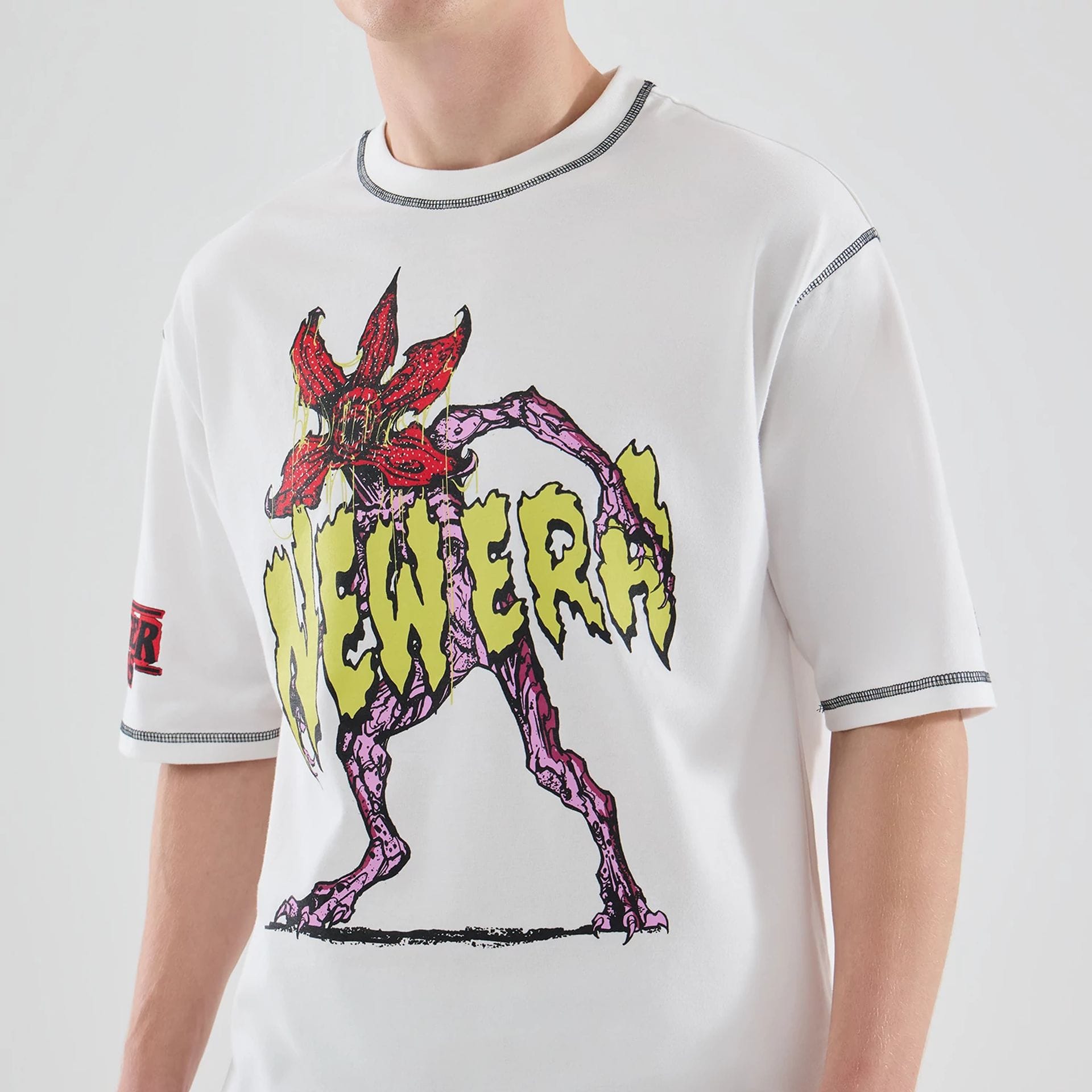 STRANGER THINGS グラフィックTシャツ ホワイト Stranger Things White Oversized T-Shirt | NEC UK