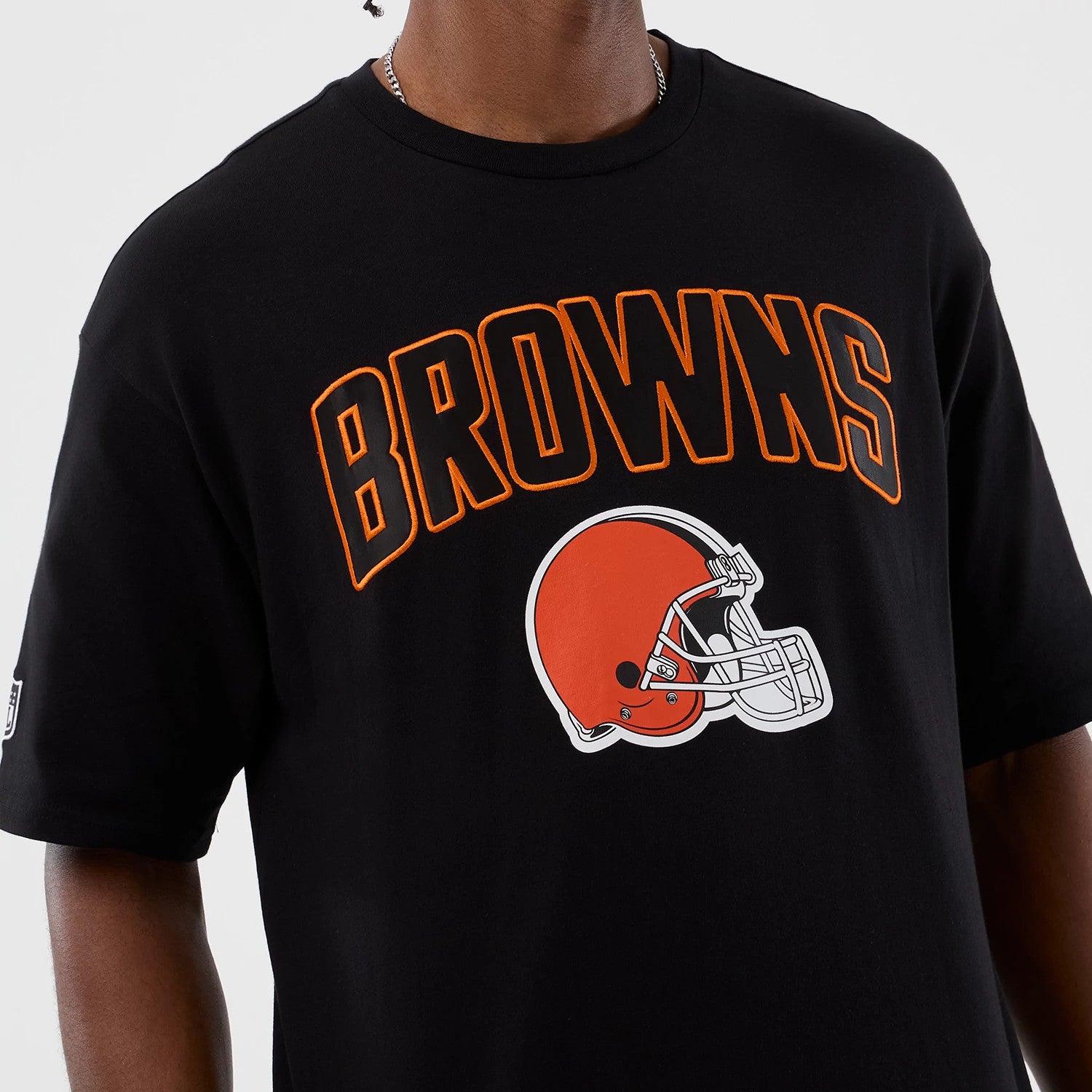 The Male model is wearing Cleveland Browns NFL International Series Games Black Oversized T-Shirt 3
