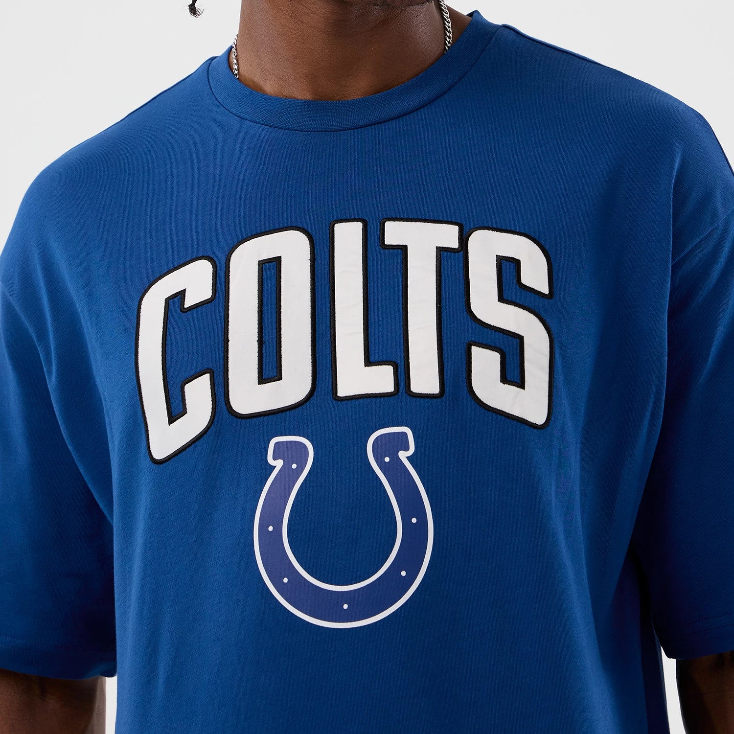The Male model is wearing Indianapolis Colts NFL International Series Games Berlin Blue Oversized T-Shirt 3