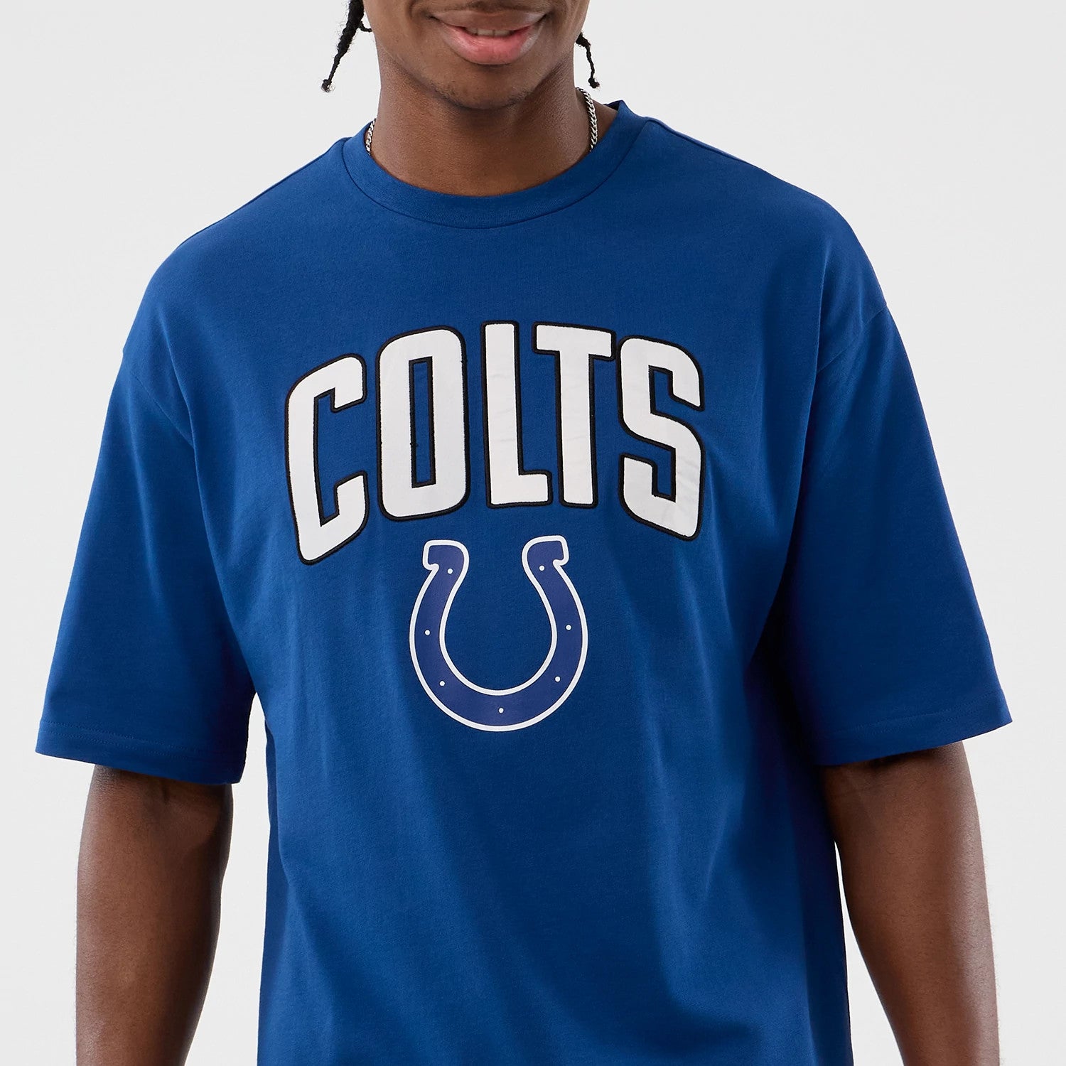 The Male model is wearing Indianapolis Colts NFL International Series Games Berlin Blue Oversized T-Shirt 5