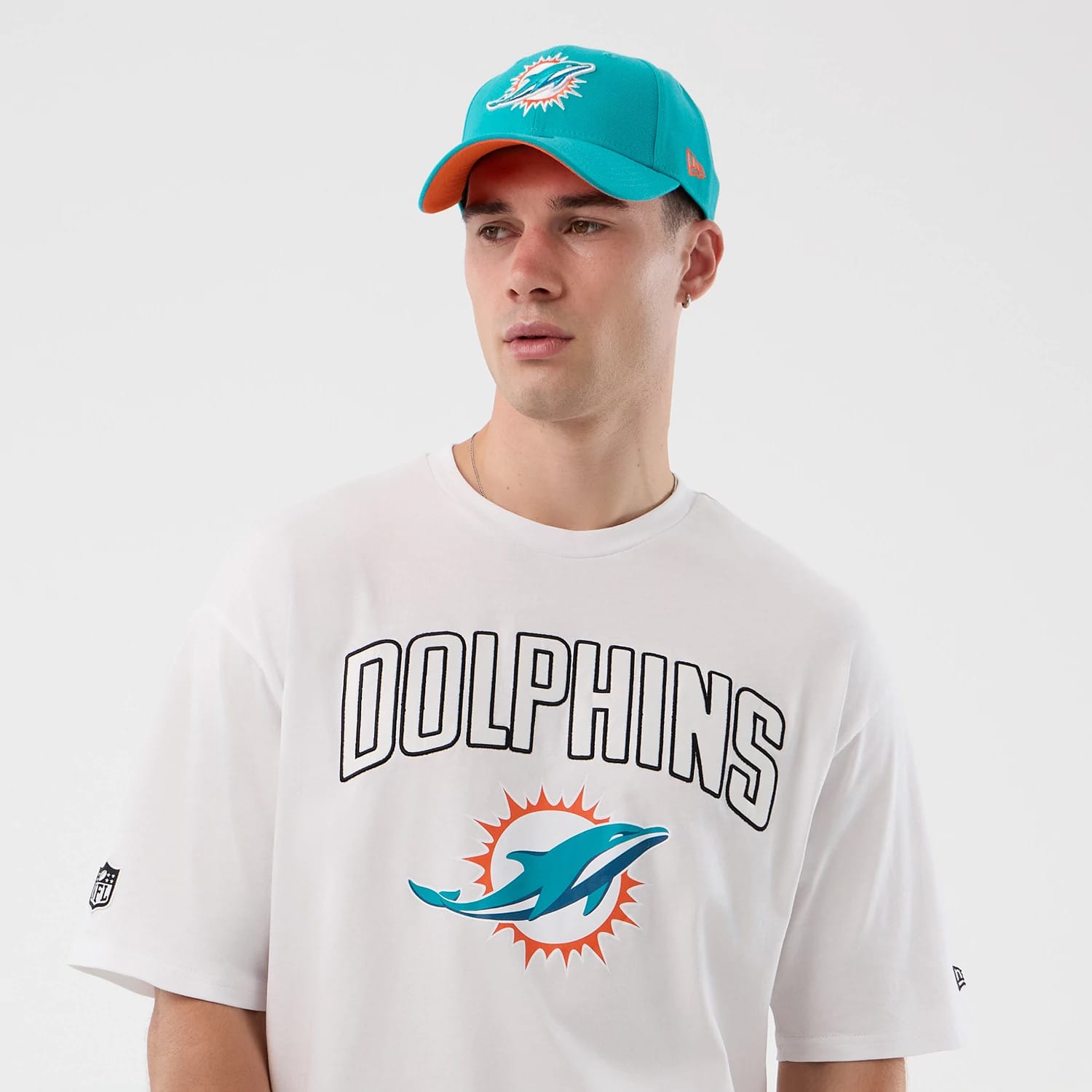 The Male model is wearing Miami Dolphins NFL International Series Games White Oversized T-Shirt 6