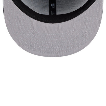 Pictured is this NHL Evergreen Anaheim Ducks 59FIFTY Fitted cap in Black. 2