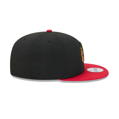 Pictured is this NHL Evergreen Chicago Blackhawks 9FIFTY Snapback cap in black. 6