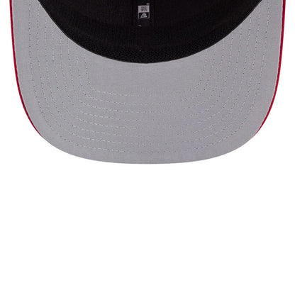 Pictured is this NHL Evergreen Chicago Blackhawks 9SEVENTY Stretch Snap cap in red. 2