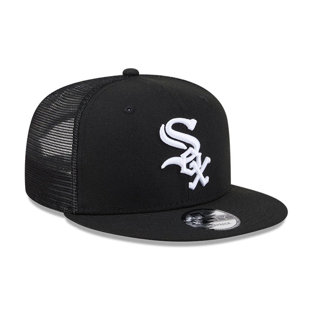 Chicago White Sox MLB Evergreen Black New Era 9FIFTY Trucker Adjustable Cap, three-quarter view showing the black visor with a 9FIFTY size sticker, and a raised white embroidered team logo on the front panel with mesh back panels.
