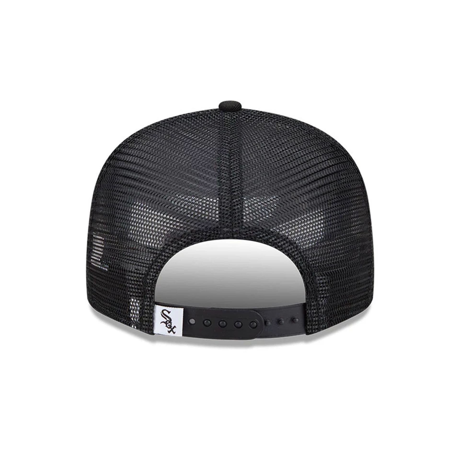 Pictured is this MLB Evergreen Chicago White Sox 9FIFTY Trucker cap in black. 5