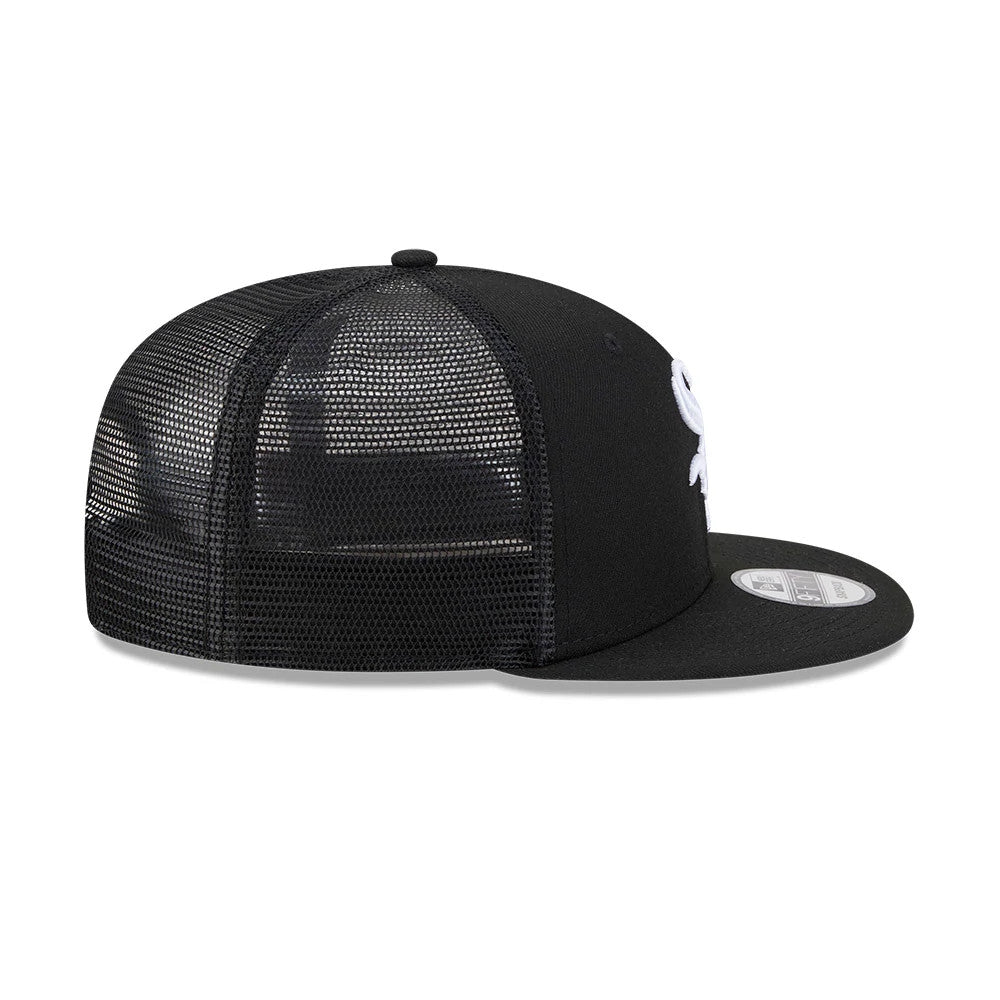 Chicago White Sox MLB Evergreen Black New Era 9FIFTY Trucker Adjustable Cap, side view showing the white embroidered logo on the front panel, black mesh back panels, and flat black visor with 9FIFTY size sticker.