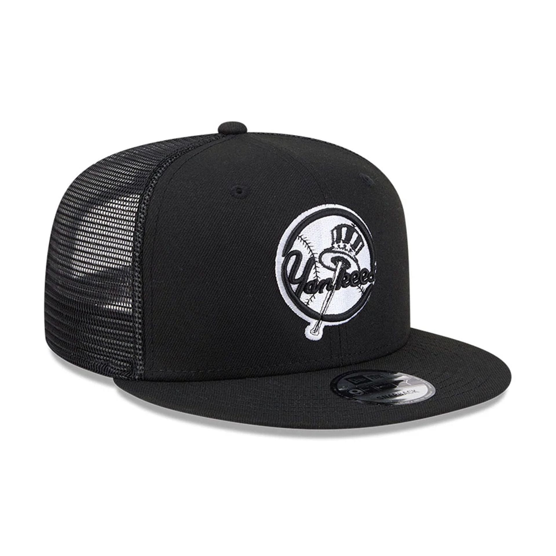 Pictured is this MLB Evergreen New York Yankees 9FIFTY Trucker cap in black. 4