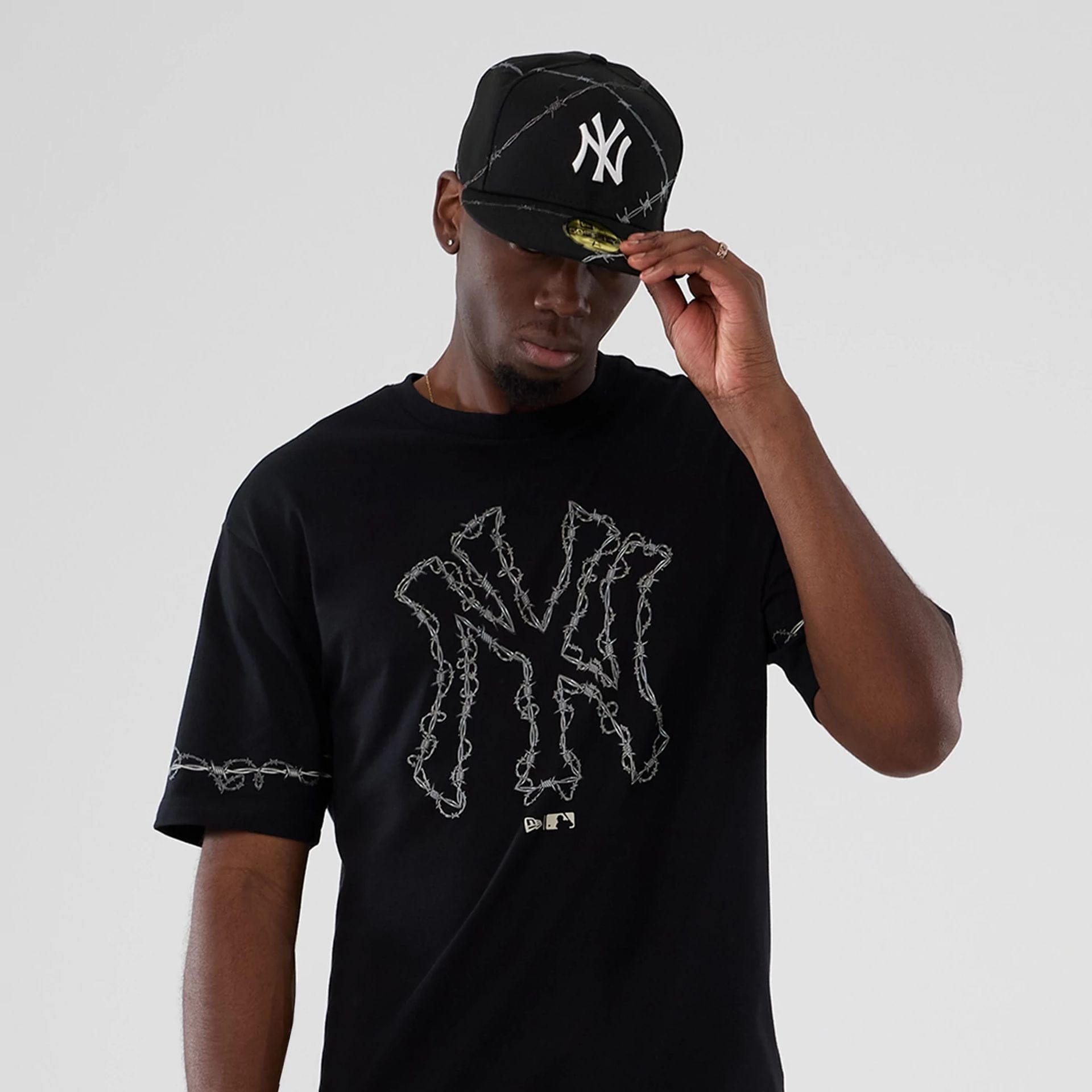 The Male model is wearing New York Yankees MLB Halloween Black Oversized T-Shirt  6