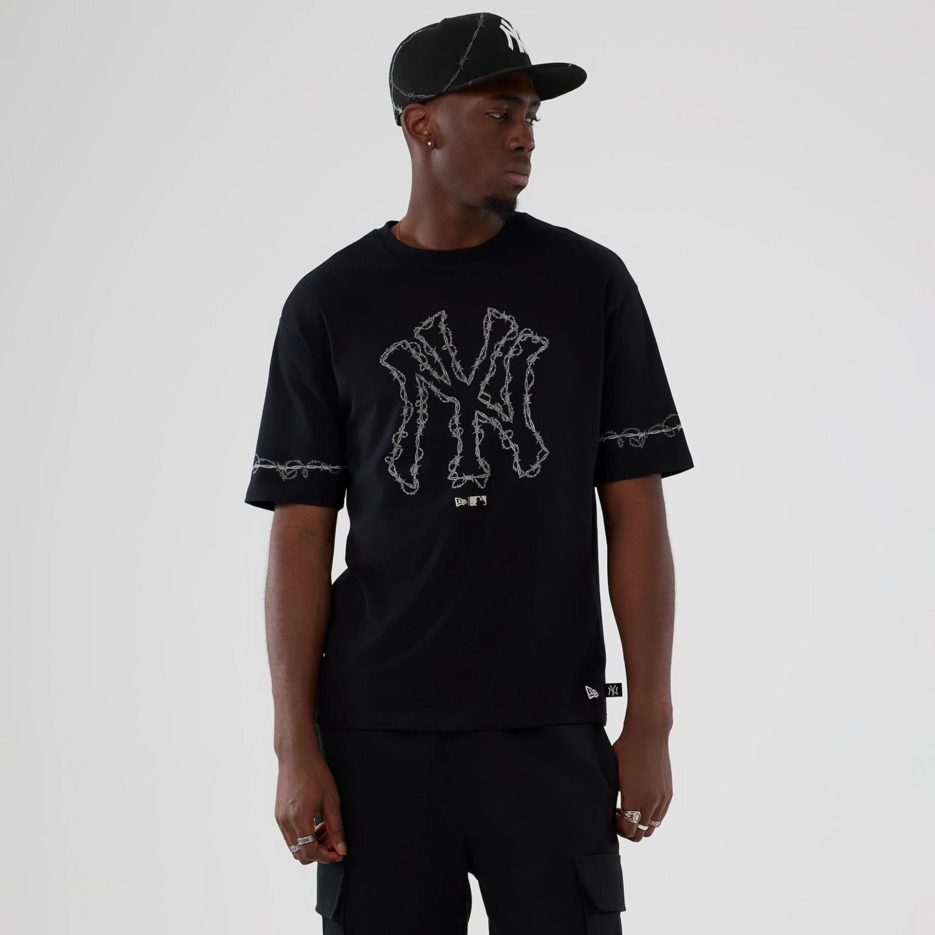 The Male model is wearing New York Yankees MLB Halloween Black Oversized T-Shirt 1